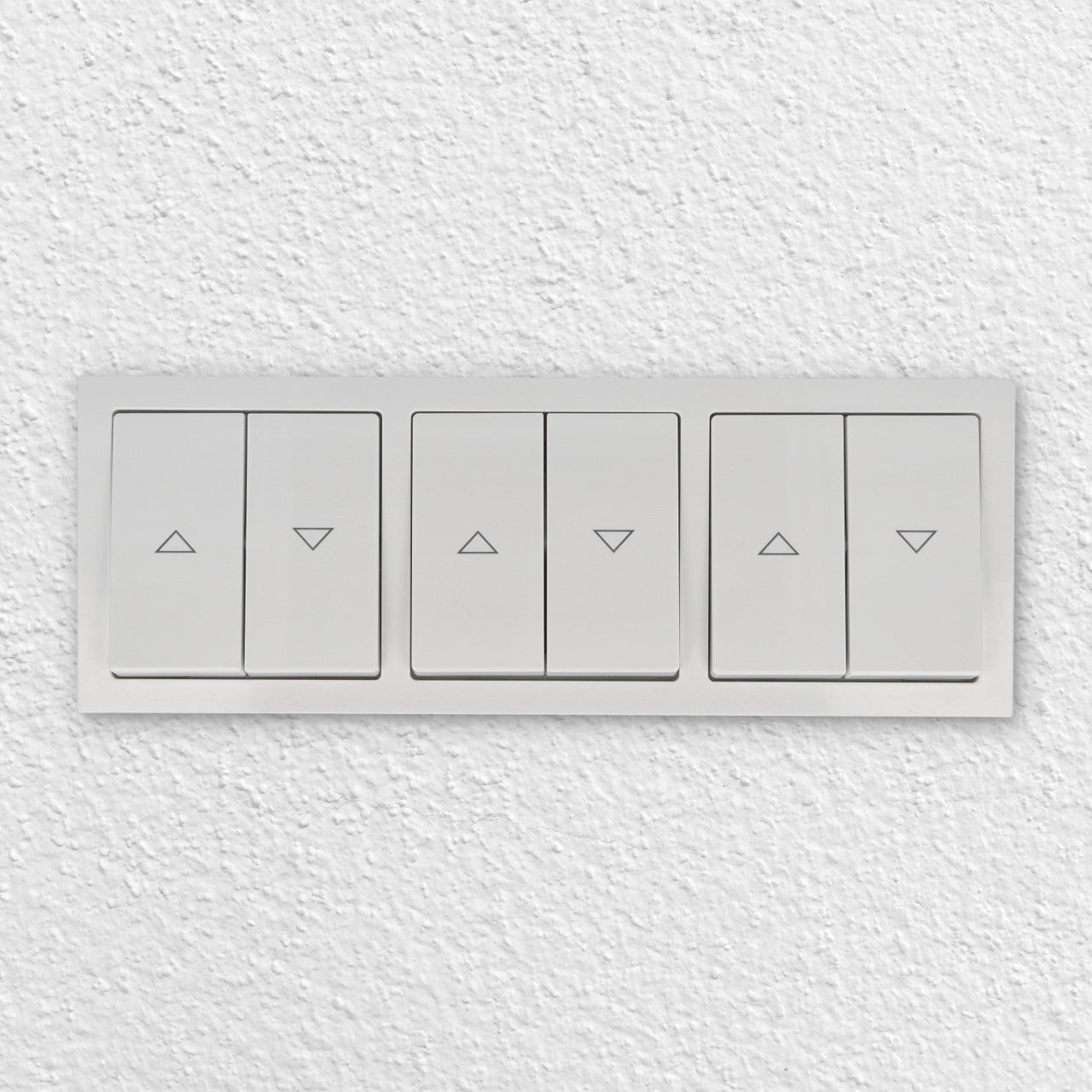 EBROM SET IDEE: BUSCH JÄGER 3 x Jalousieschalter Rolladenschalter 2000/4 US (2000/4US) Future Linear Studioweiß glänzend Komplettset mit Aufdruck Pfeil auf/ab + EBROM Phasenprüfer zur Montage