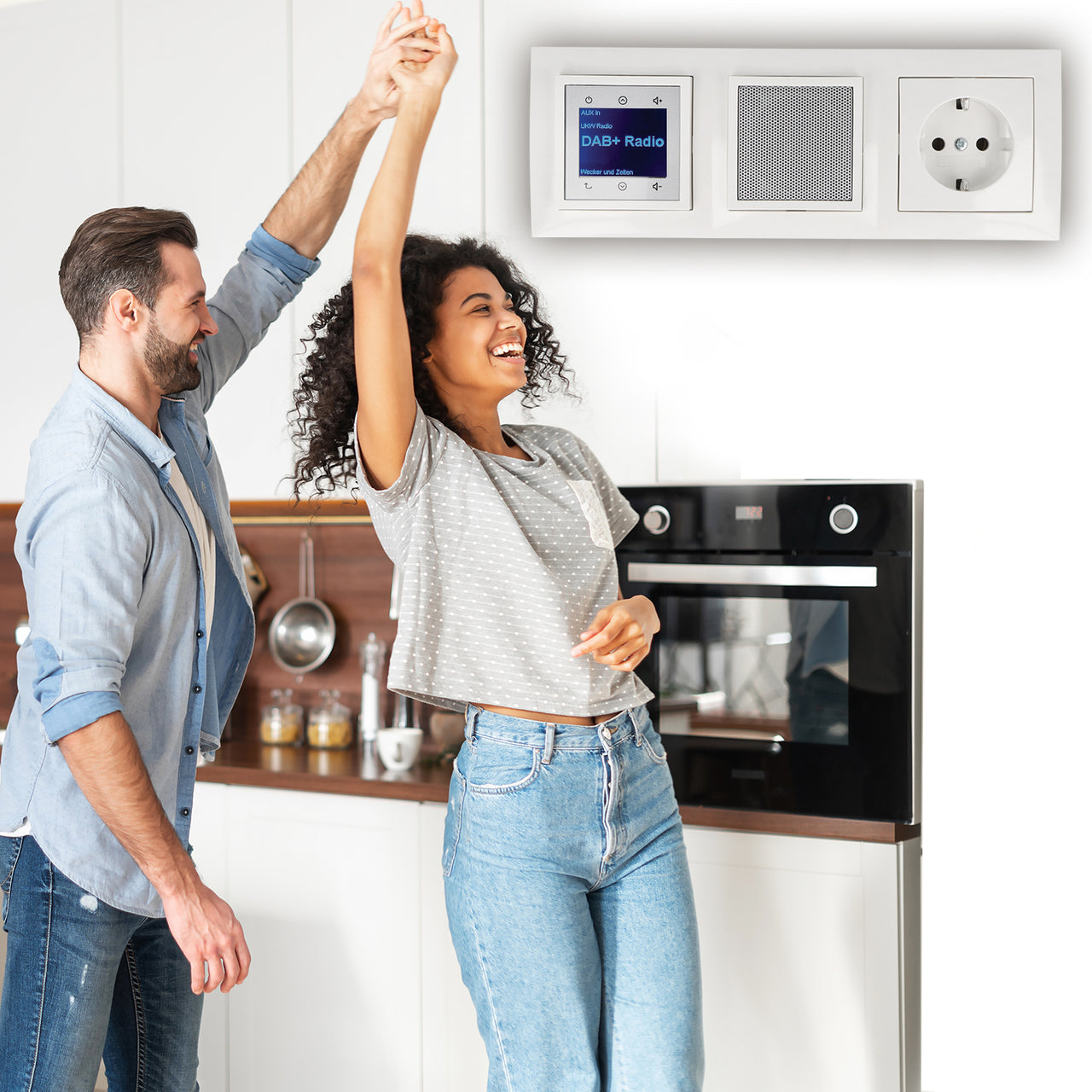 BERKER Unterputz DAB+ Radio 29848989, Lautsprecher und Steckdose 47438989 - polarweiß glänzend mit 3fach Rahmen Berker 10138989 inkl. EBROM Phasenprüfer zur Montage der Geräte