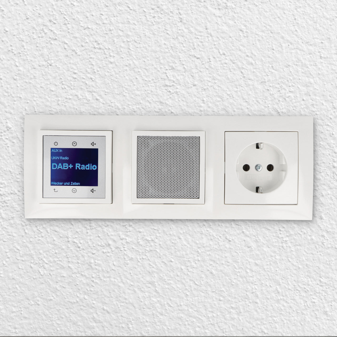 BERKER Unterputz DAB+ Radio 29848989, Lautsprecher und Steckdose 47438989 - polarweiß glänzend mit 3fach Rahmen Berker 10138989 inkl. EBROM Phasenprüfer zur Montage der Geräte
